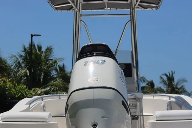 Slide: The Image of Bulls Bay 200 Center Console 2016 - 6