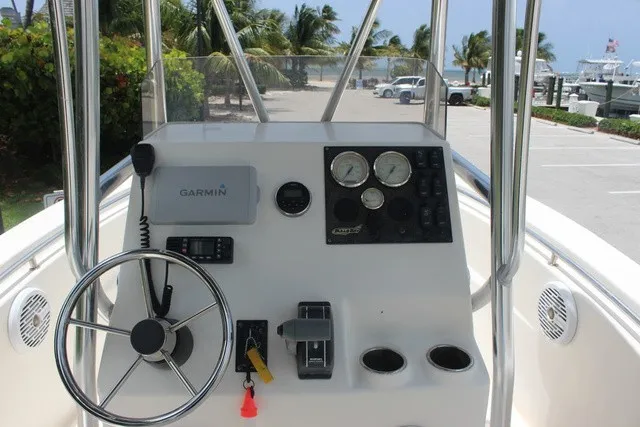 Slide: The Image of Bulls Bay 200 Center Console 2016 - 25