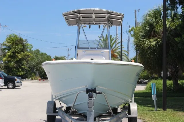 Slide: The Image of Bulls Bay 200 Center Console 2016 - 2