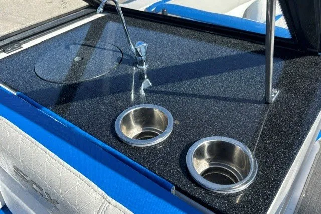 Slide: The Image of 2017 Starcraft SCX Surf 211 IO boat interior with sleek countertop and cup holders. - 25