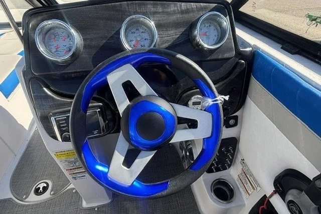 Slide: The Image of Steering wheel and dashboard of 2017 Starcraft SCX Surf 211 IO boat. - 5