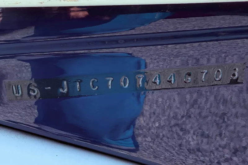 Slide: The Image of Hull identification number on a 2008 Crownline 220 EX boat. - 14