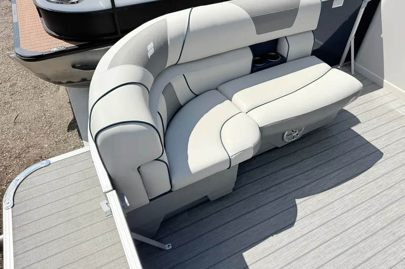 Slide: The Image of Luxurious seating on 2018 Starcraft Cruise 220 pontoon boat with modern design. - 10