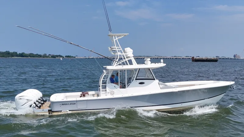 The Image of Regulator Marine 41 FS 2019 - undefined
