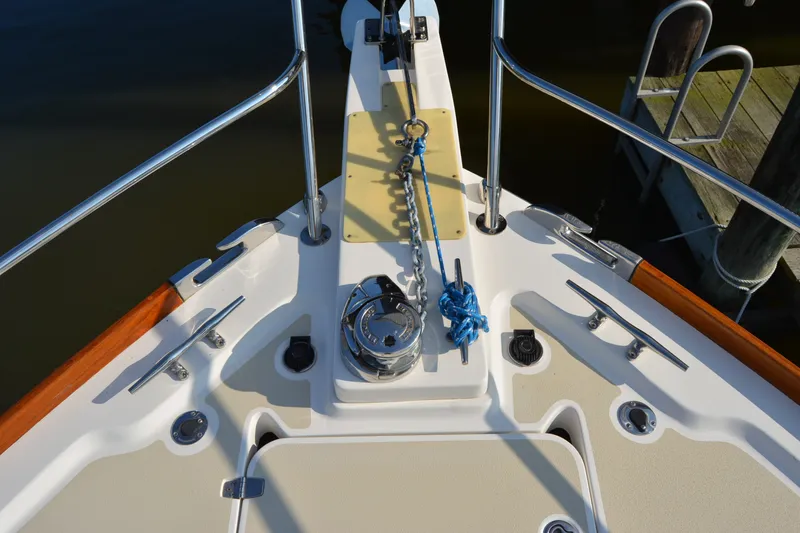 Slide: The Image of Bow of 2005 Sabre 38 Express yacht with anchor chain and cleats. - 10