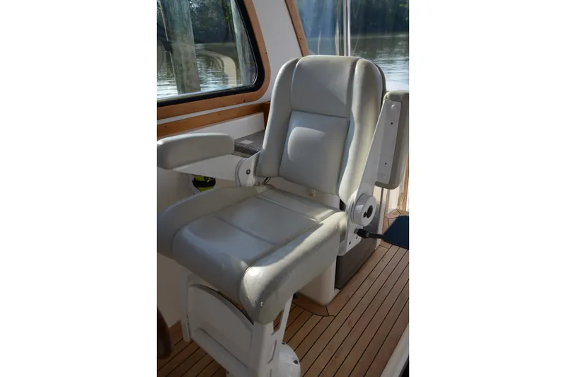 Slide: The Image of Captain's chair on 2005 Sabre 38 Express boat, featuring sleek design and comfortable seating. - 100