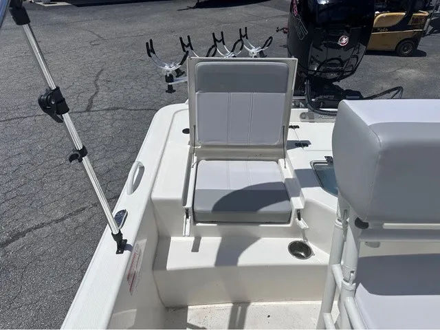 Slide: The Image of Mako Pro Skiff 19 CC 2024 - 9