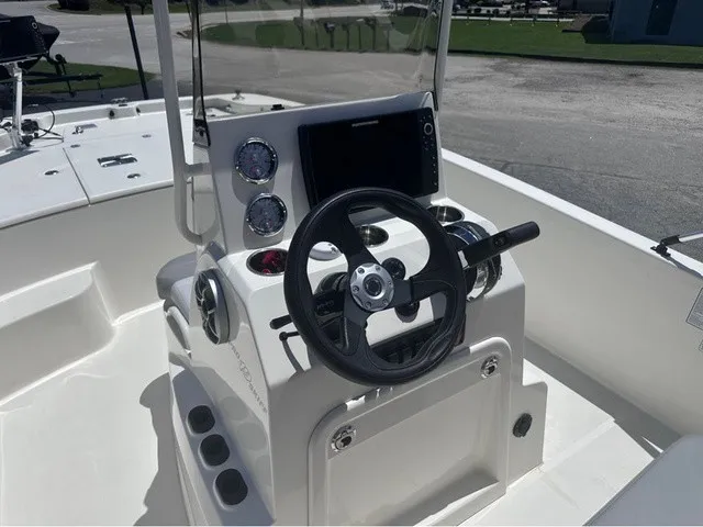 Slide: The Image of Mako Pro Skiff 19 CC 2024 - 7