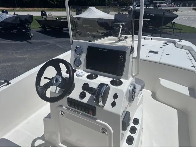 Slide: The Image of Mako Pro Skiff 19 CC 2024 - 6