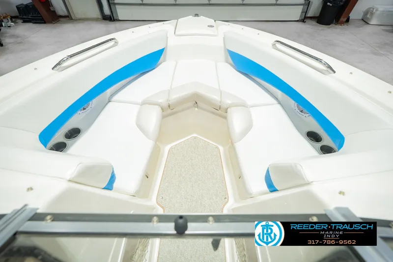 Slide: The Image of Interior of 2007 Larson LXi 228 Wakeboard Edition boat with white and blue seating. - 21