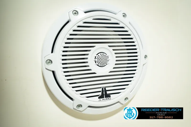 Slide: The Image of White JL Audio speaker on a 2007 Larson LXi 228 Wakeboard Edition boat. - 49