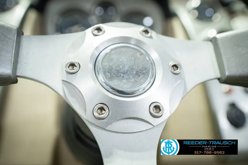 Slide: The Image of Steering wheel of 2007 Larson LXi 228 Wakeboard Edition boat, close-up view. - 34