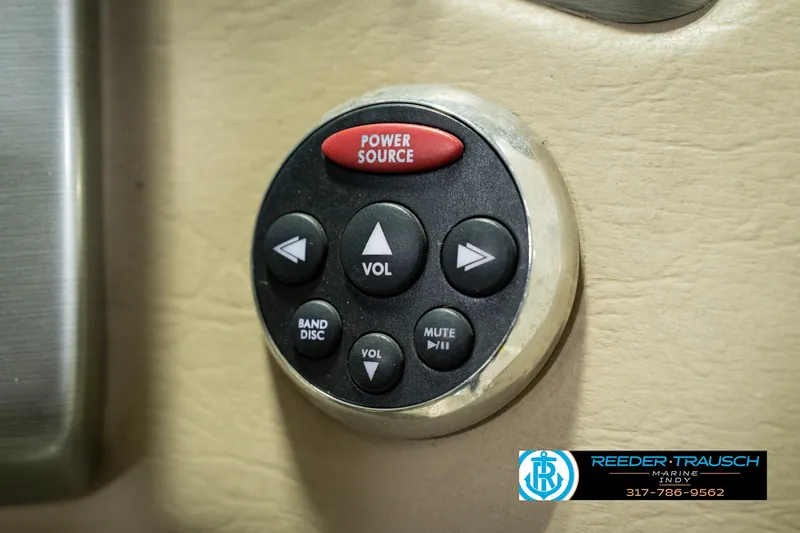 Slide: The Image of Close-up of a 2007 Larson LXi 228 Wakeboard Edition audio control panel. - 42