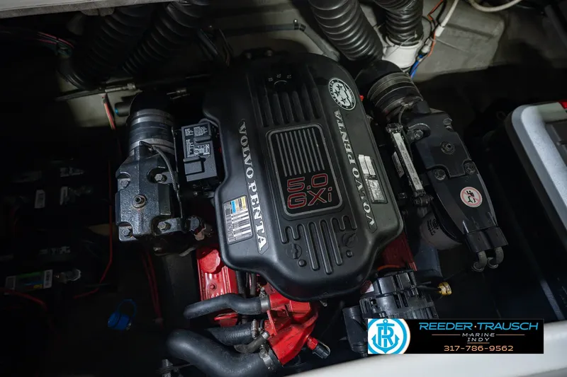 Slide: The Image of Engine of 2007 Larson LXi 228 Wakeboard Edition with Volvo Penta 5.0 GXI. - 53