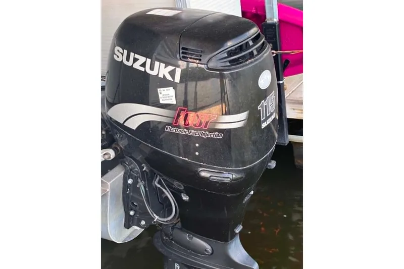 Slide: The Image of 2001 Landau DX 24 with Suzuki 115 outboard motor, electronic fuel injection. - 3