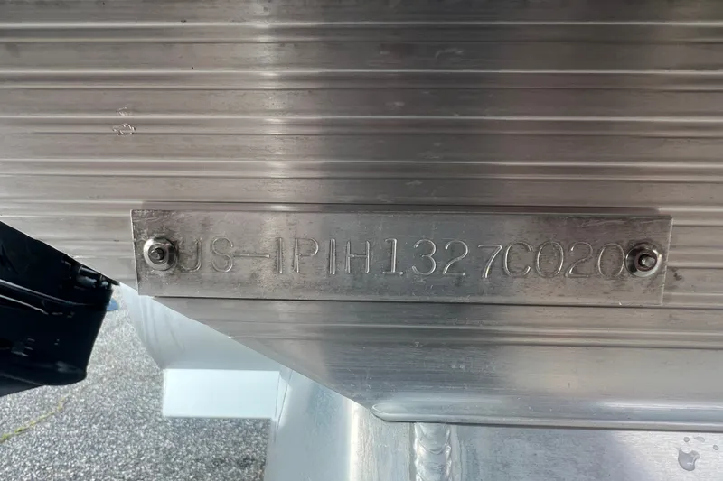 Slide: The Image of Hull identification number on a 2020 Lexington 521 boat. - 25