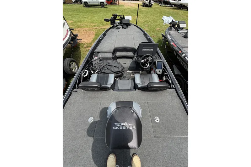 Slide: The Image of 2025 Skeeter FXR21 PRO fishing boat interior with advanced navigation equipment. - 4