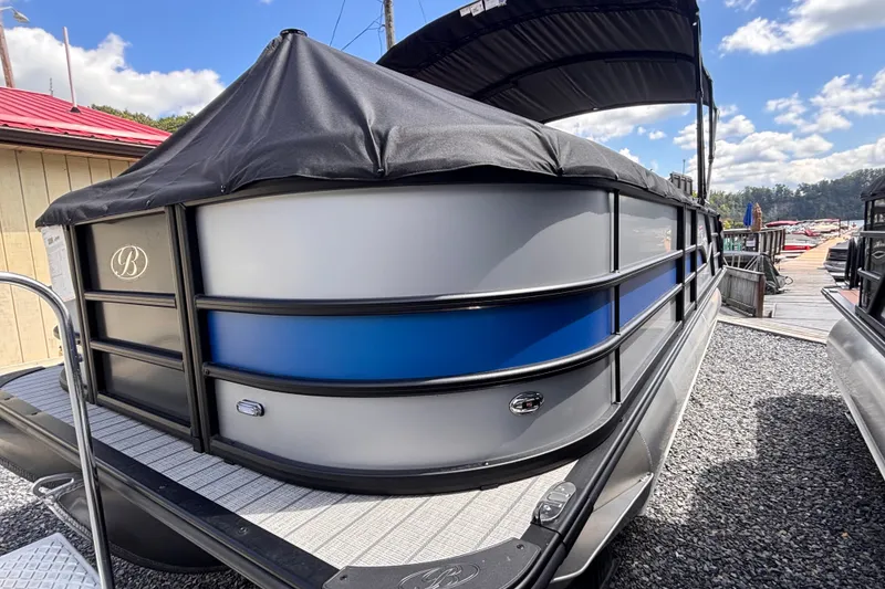 The Image of Bentley Pontoons 223 Swingback 2027 - undefined