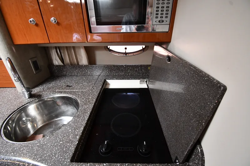 Slide: The Image of 2006 Formula 40 Performance Cruiser kitchen with stove, sink, and microwave. - 41