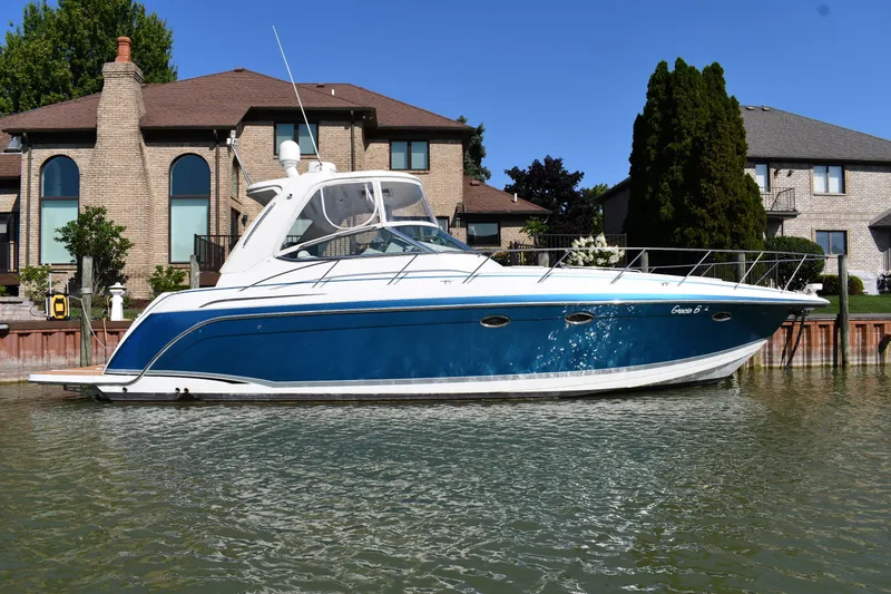 The Image of 2006 Formula 40 Performance Cruiser docked by waterfront homes. - 0