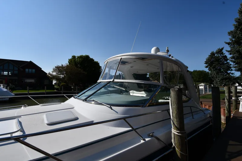 Slide: The Image of 2006 Formula 40 Performance Cruiser docked under clear blue sky. - 4