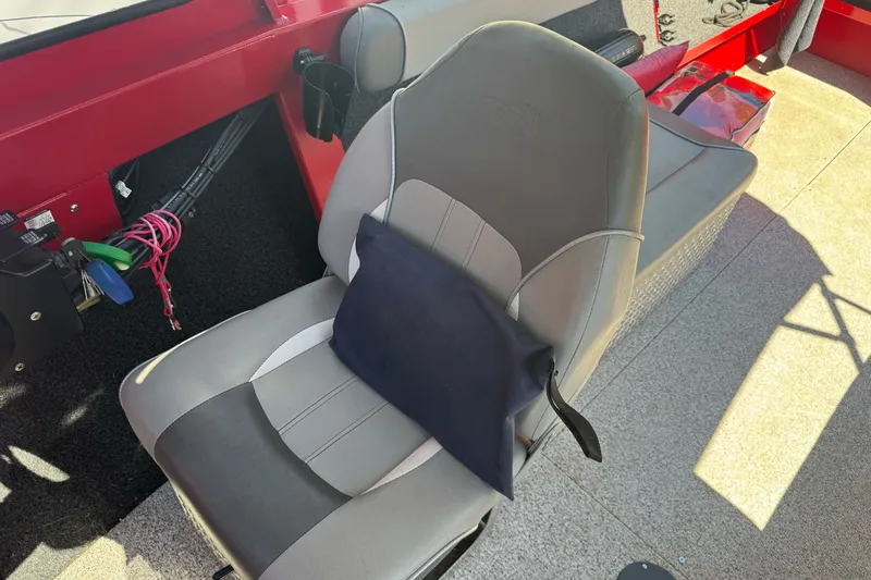Slide: The Image of KingFisher 2025 Discovery boat interior with gray seat and red accents, 2016 model. - 16