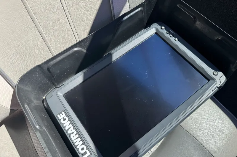 Slide: The Image of Lowrance Elite fish finder on KingFisher 2025 Discovery boat, 2016 model. - 15