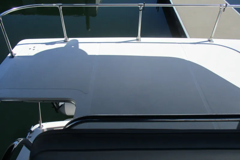 Slide: The Image of 1995 Bayliner 3258 Avanti hard top - 12