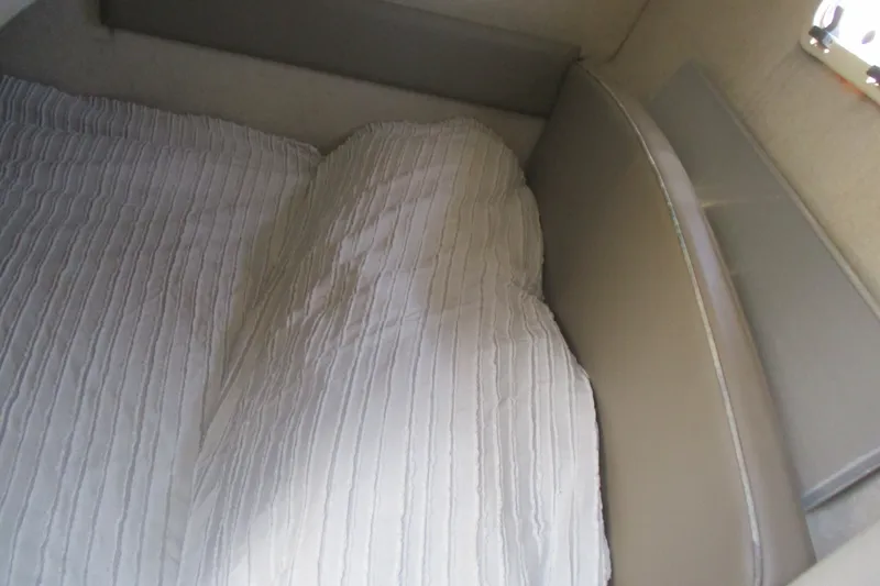 Slide: The Image of Interior cabin bed of 1995 Bayliner 3258 Avanti with white bedding. - 39