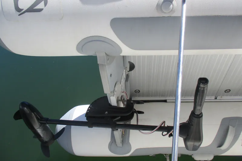 Slide: The Image of Bayliner 3258 Avanti 1995 with motor mount and inflatable boat detail. - 58