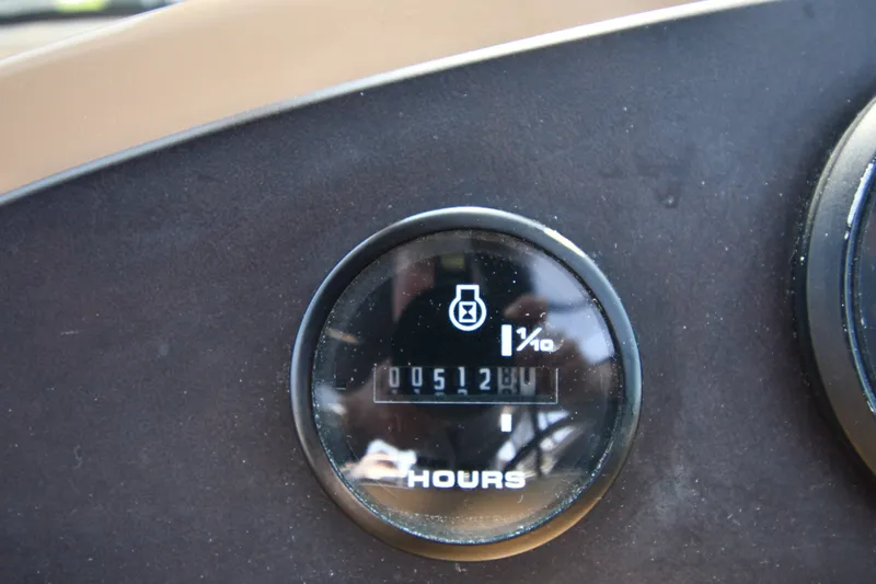 Slide: The Image of Hour meter on 2002 Carver 350 Mariner dashboard displaying 512.8 hours. - 21