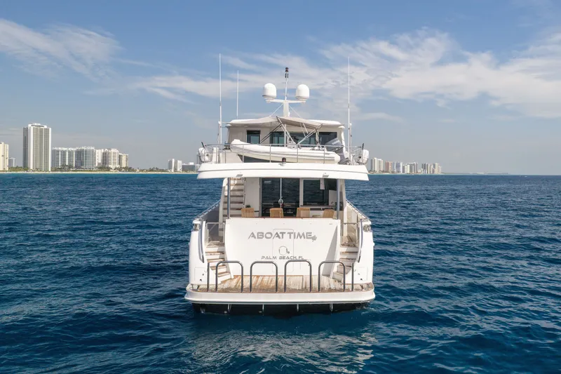 Slide: The Image of Ocean Alexander 90 Skylounge Motoryacht 2013 on open water, city skyline in background. - 60