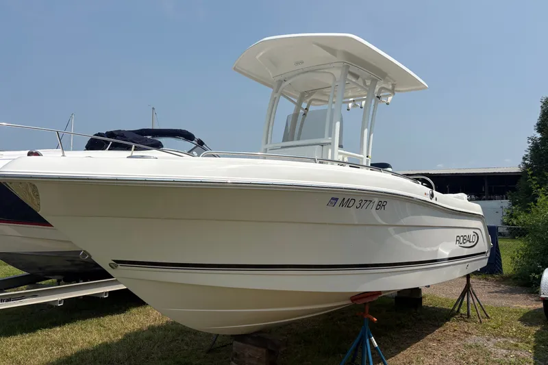 The Image of 2019 Robalo R222 Center Console boat on display outdoors. - 0