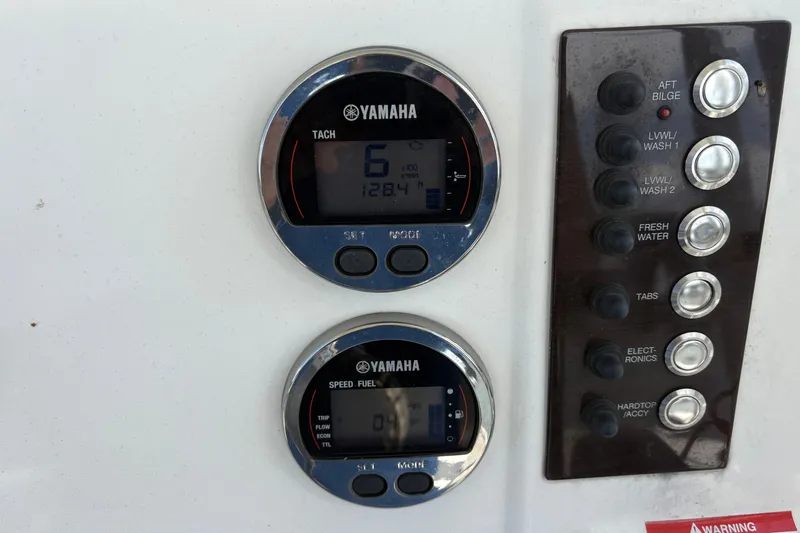 Slide: The Image of Yamaha gauges and control panel on a 2019 Robalo R222 Center Console boat. - 7