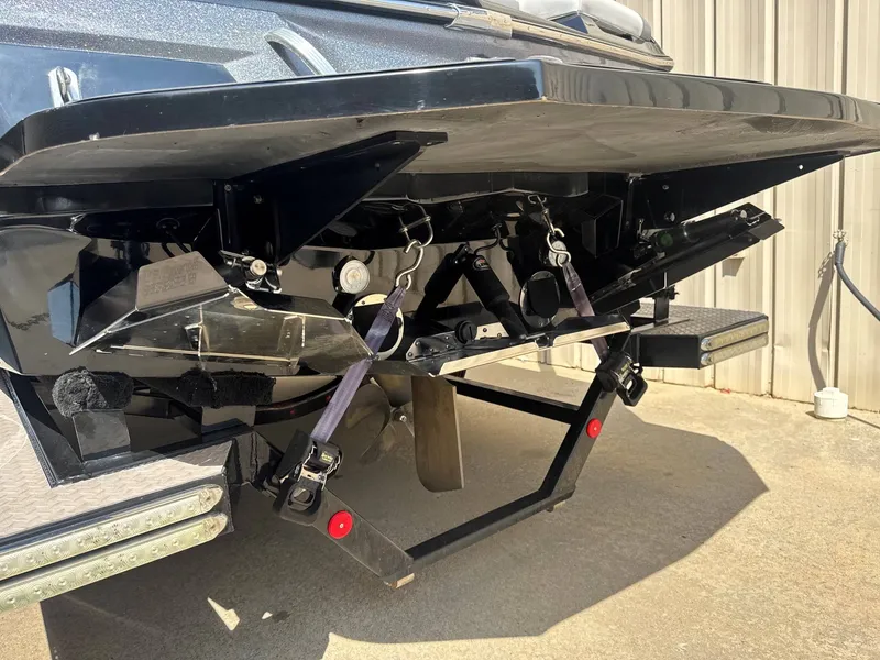 Slide: The Image of MasterCraft XT25 2019 - 18