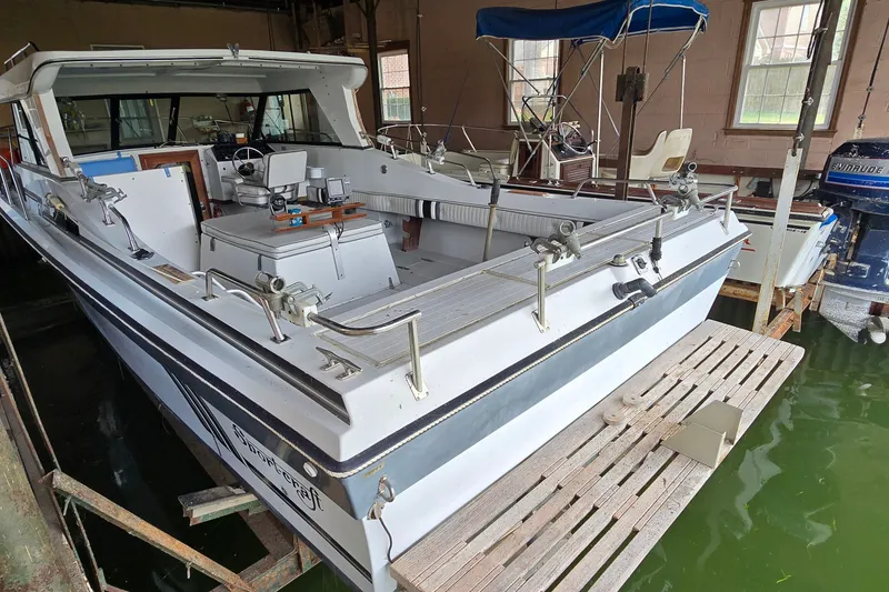 Slide: The Image of 1989 SportCraft 270 Fisherman boat docked indoors, showcasing spacious deck and fishing equipment. - 5