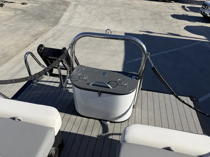 Slide: The Image of The image shows the stern of an Avalon Excalibur 27' LTD Quad Lounge with a sleek railing. - 12