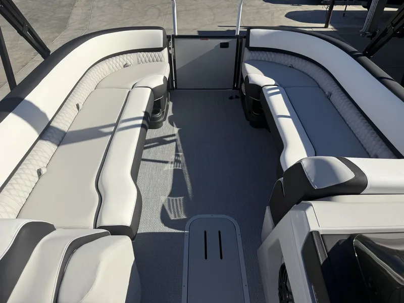 Slide: The Image of Luxurious seating area on an Avalon 25' Catalina Platinum boat, featuring sleek white upholstery. - 18
