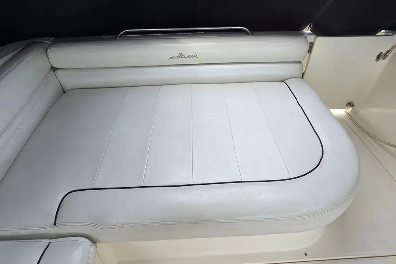 Slide: The Image of White leather seating on a 2000 Wellcraft 45 Excalibur boat. - 10