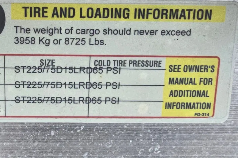 Slide: The Image of Tire and loading information label for 1995 Powerquest 290 Enticer, max cargo 3958 kg. - 7