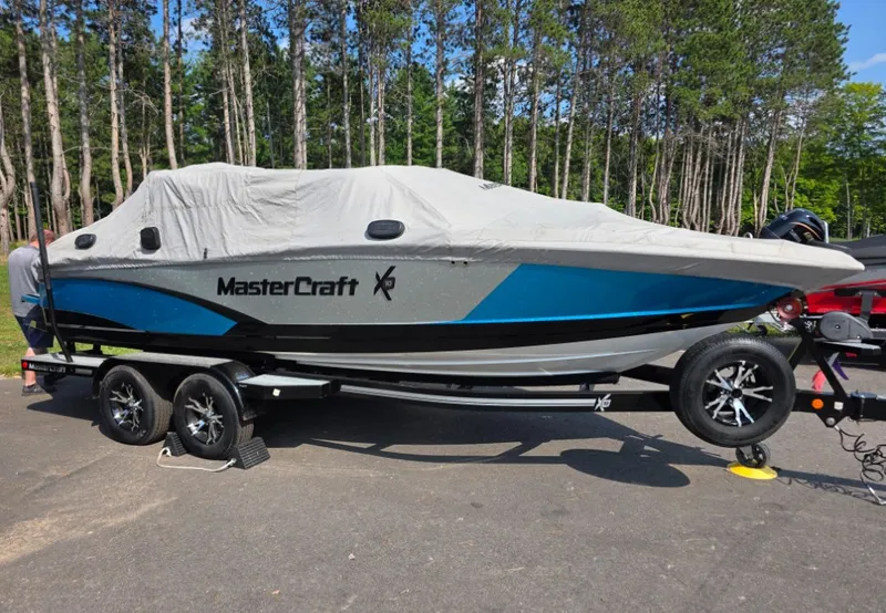 Slide: The Image of MasterCraft X10 2016 - 5