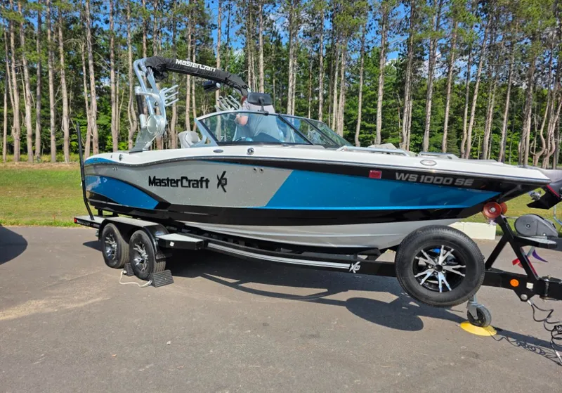Slide: The Image of MasterCraft X10 2016 - 4