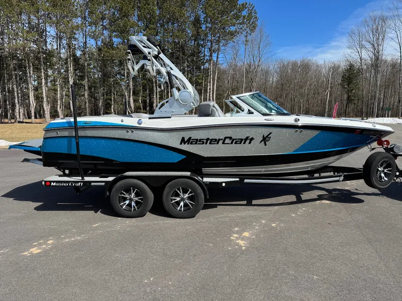 Slide: The Image of MasterCraft X10 2016 - 2