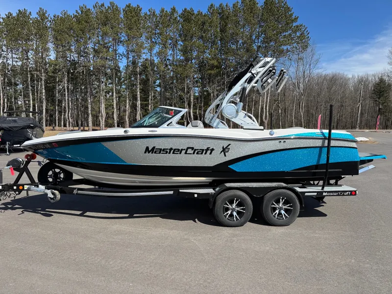 The Image of MasterCraft X10 2016 - 1