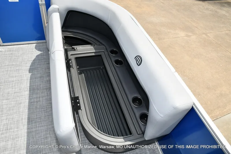 Slide: The Image of Sun Tracker Party Barge 16 DLX 2027 - 40