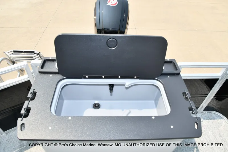 Slide: The Image of Sun Tracker Fishin' Barge 20 DLX 2027 - 45