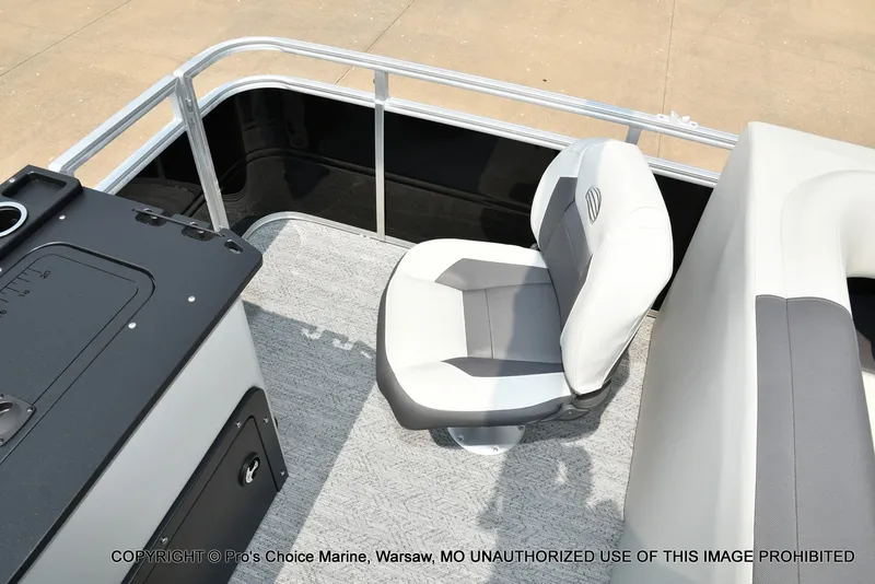 Slide: The Image of Sun Tracker Fishin' Barge 20 DLX 2027 - 48