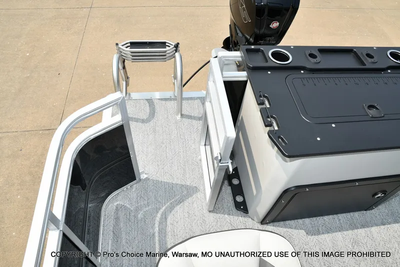 Slide: The Image of Sun Tracker Fishin' Barge 20 DLX 2027 - 53