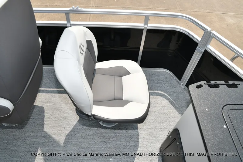 Slide: The Image of Sun Tracker Fishin' Barge 20 DLX 2027 - 51