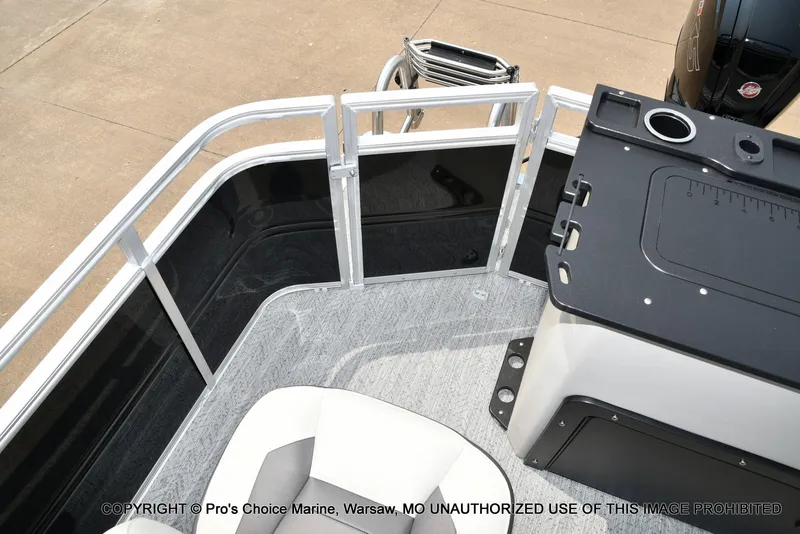 Slide: The Image of Sun Tracker Fishin' Barge 20 DLX 2027 - 52